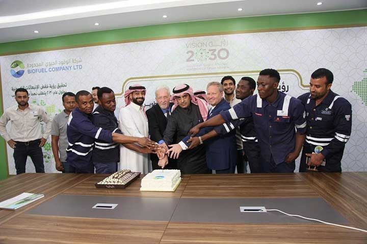 فريق الوقود الحيوي يقطع الكعكة